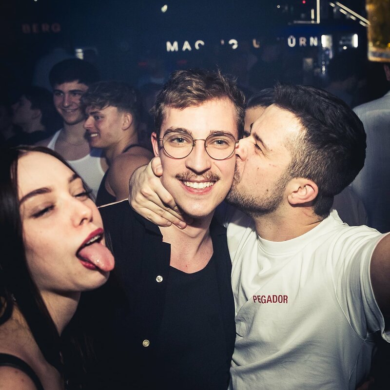 Mach90 meets 2000 // 25.12.24